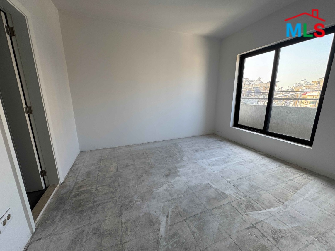 Bright Apartment For Sale in Tarik El Jdideh, Mazraa