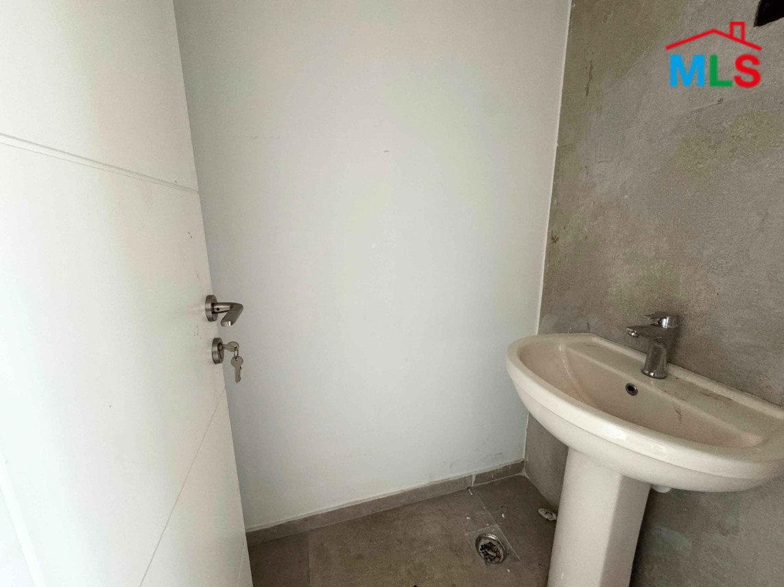 Bright Apartment For Sale in Tarik El Jdideh, Mazraa