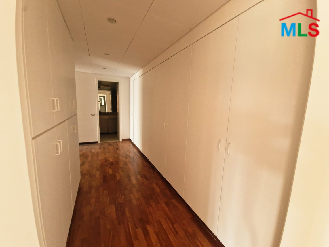 Apartment With Full Sea View For Sale in Adma