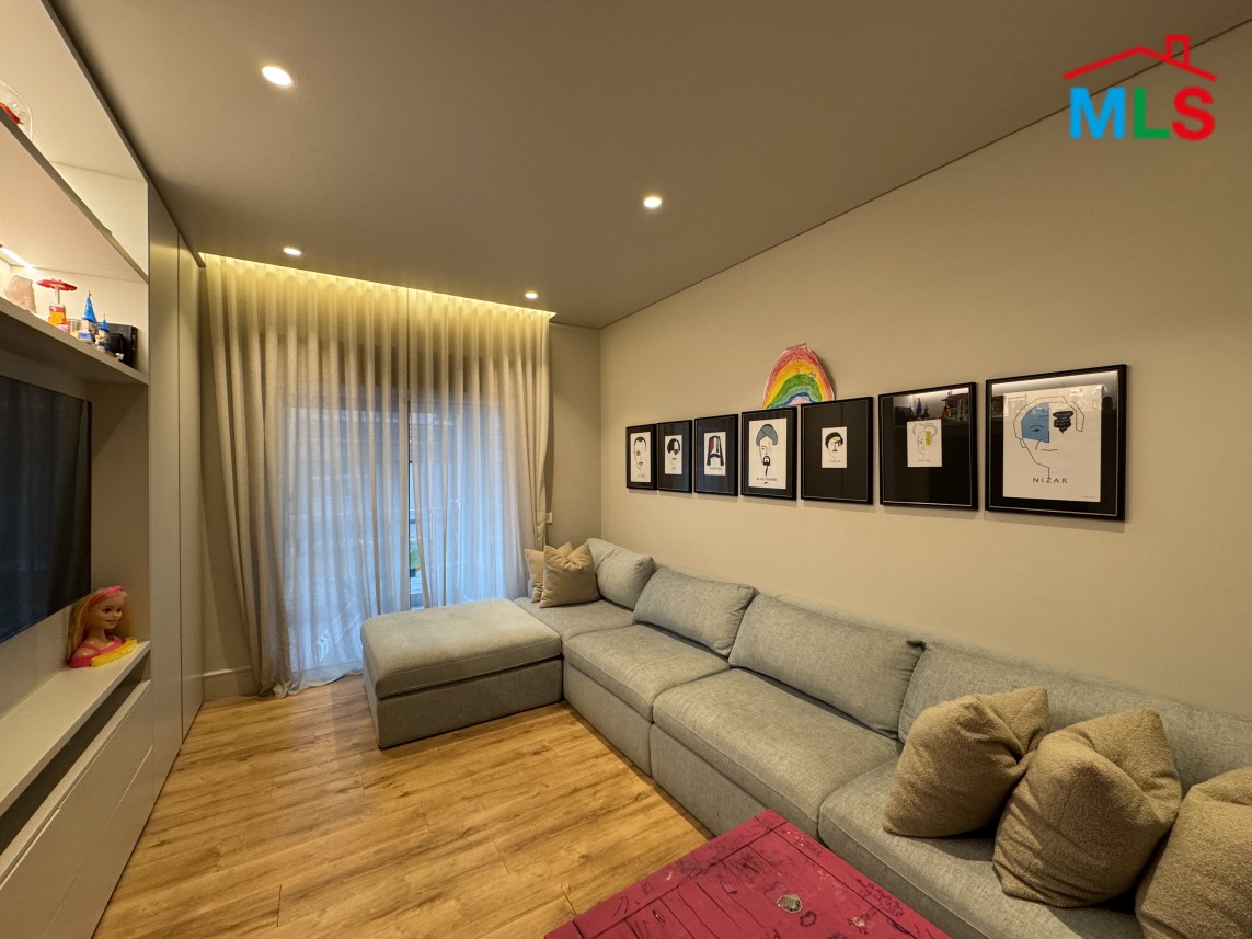 High-End Furnished Apartment For Sale in Hamra, Ras Beirut