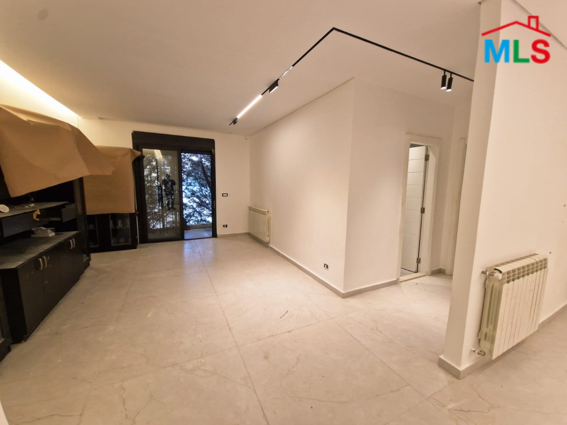 3-Bedrooms Apartment For Sale in Hosrayel