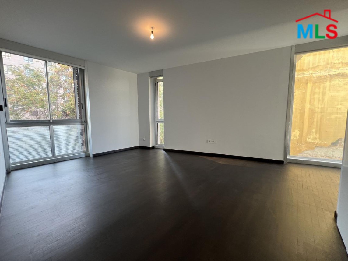 Refined & Spacious Apartment For Sale in Gemayzeh