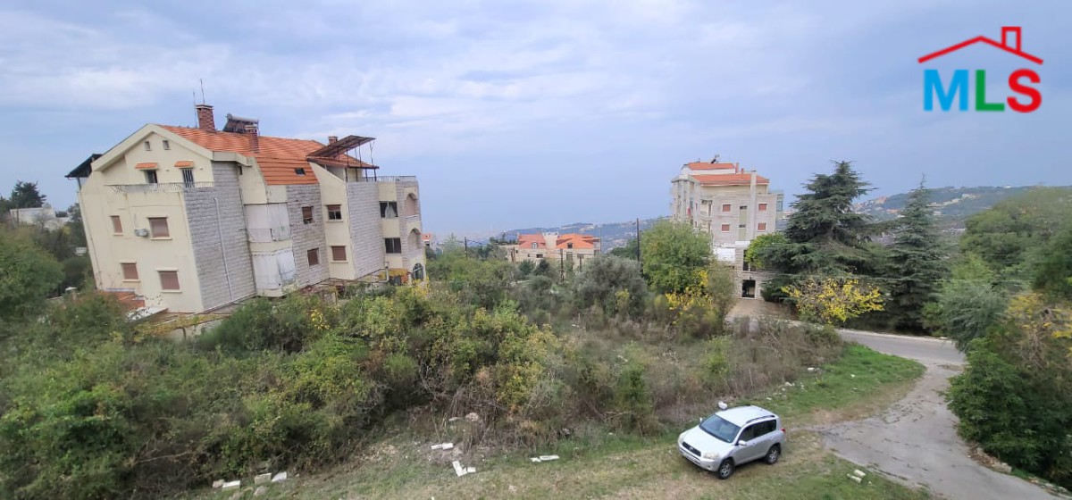A 860 SQM Land For Sale in Prime Location in Ajaltoun