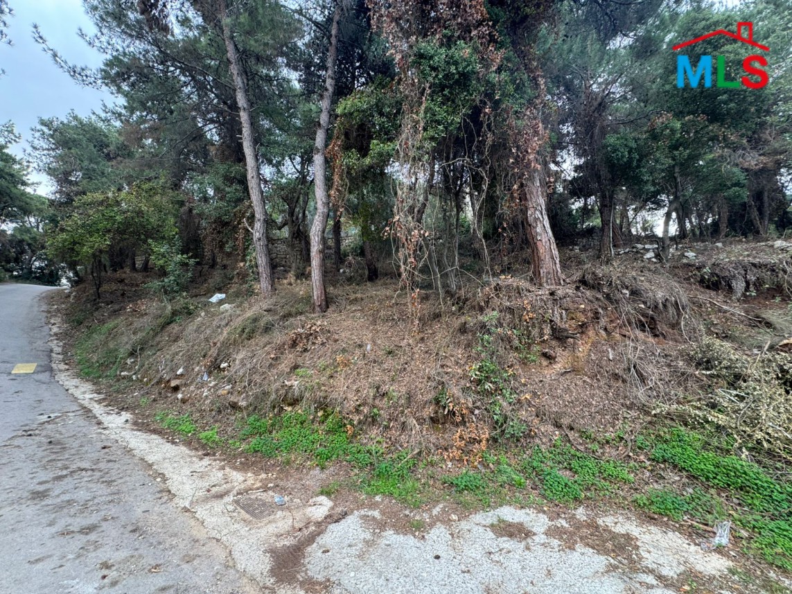 A 1142 SQM Land For Sale in Baabdat