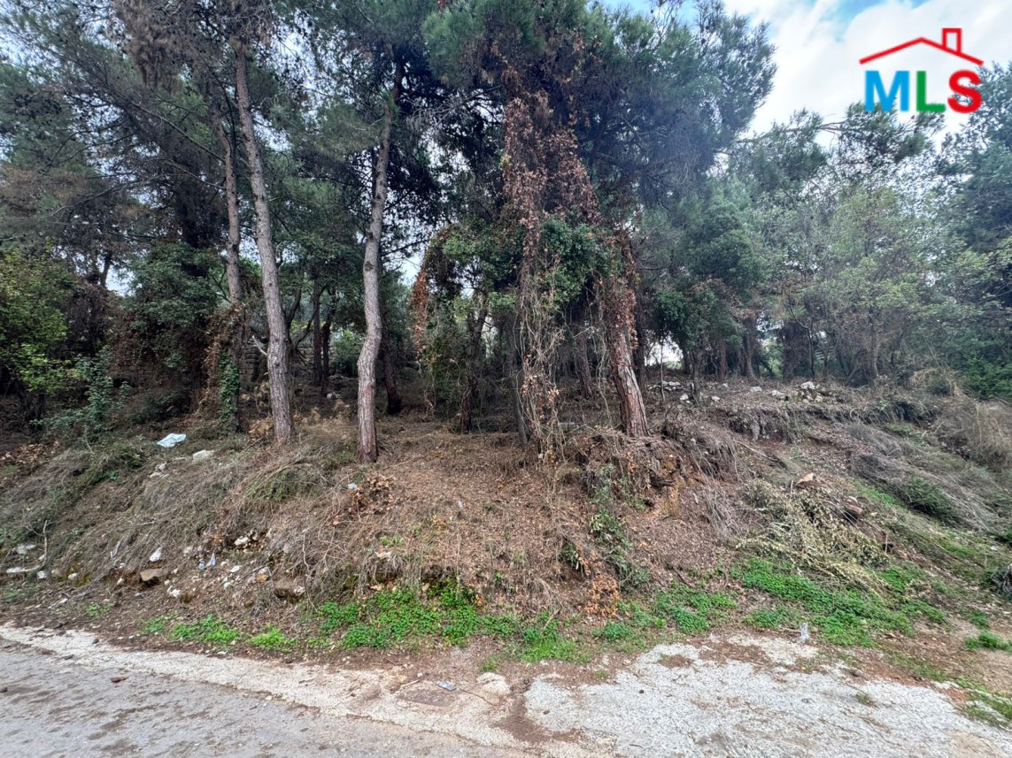 A 1142 SQM Land For Sale in Baabdat