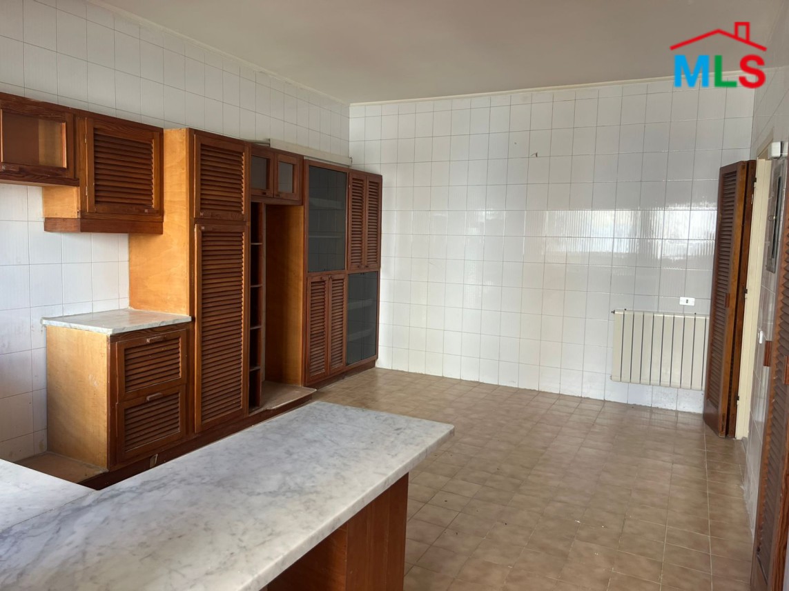 Spacious Apartment For Sale in Dawhet Aramoun