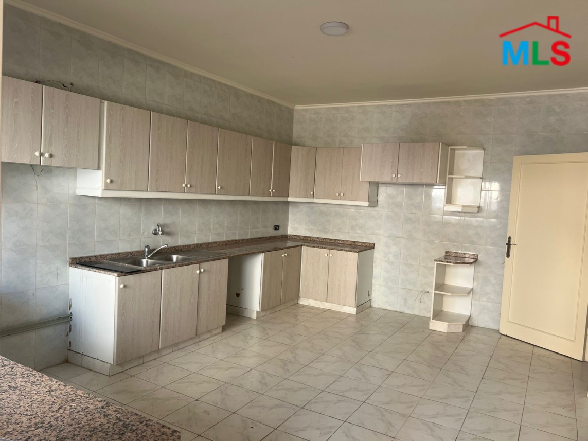 Spacious Apartment For Sale in Dawhet Aramoun