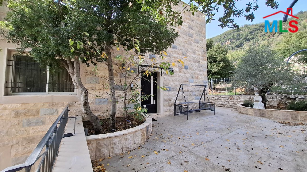 A Beautiful House With Land For Sale in Ehmej, Jbeil