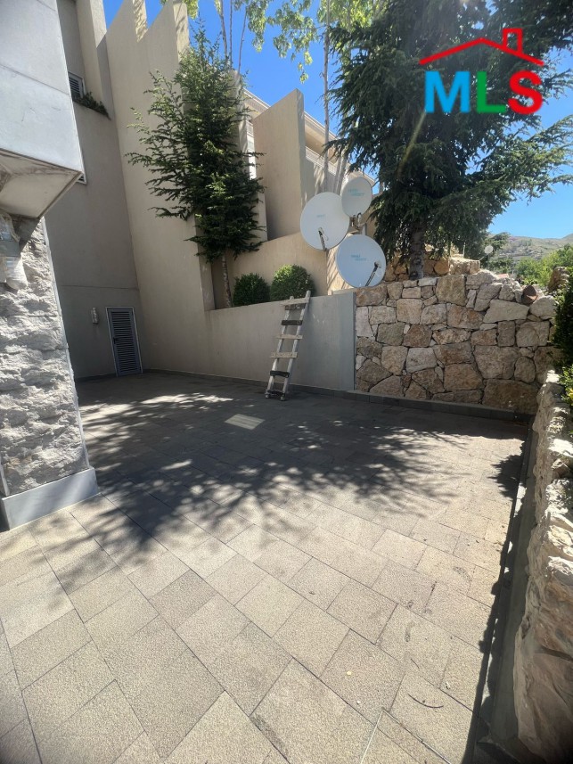 Luxurious Villa For Sale in Fakra Club