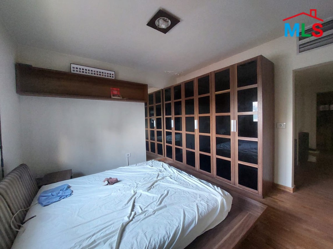 4-Bedroom Apartment For Sale in Hazmieh, Mar Takla