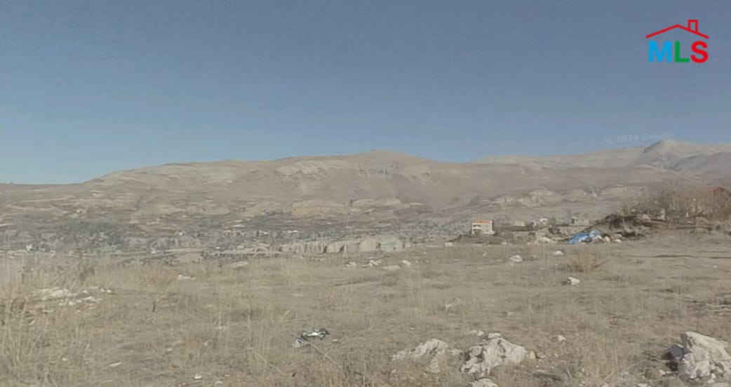 A 700 SQM Land For Sale in Tarchich