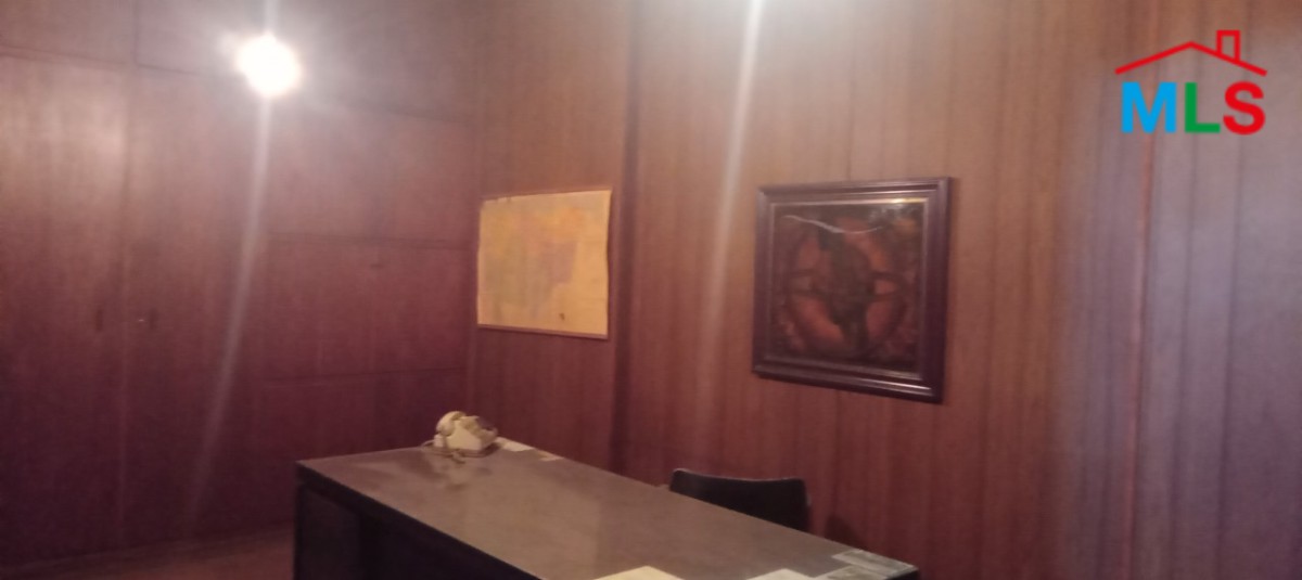 Pharmacy & Warehouse For Sale in Furn El Chebbak