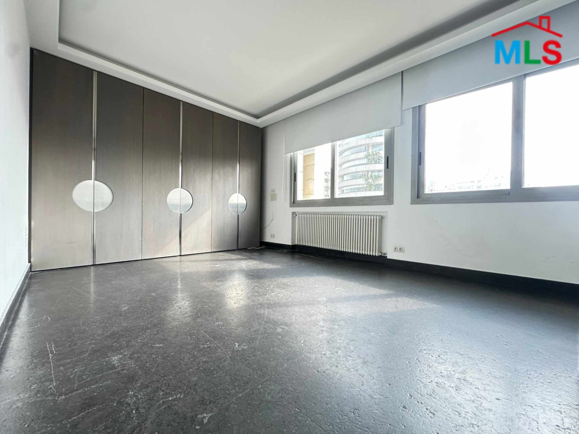 High-End Apartment with Sea View For Sale in Clemenceau, Ras Beirut