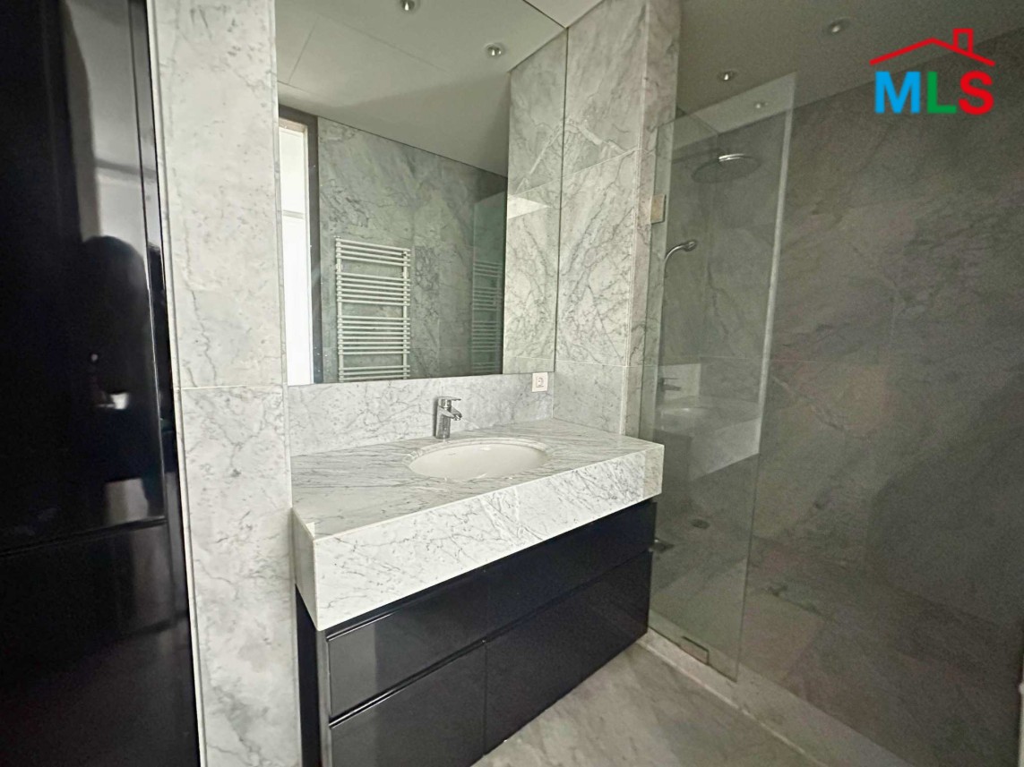 High-End Apartment with Sea View For Sale in Clemenceau, Ras Beirut