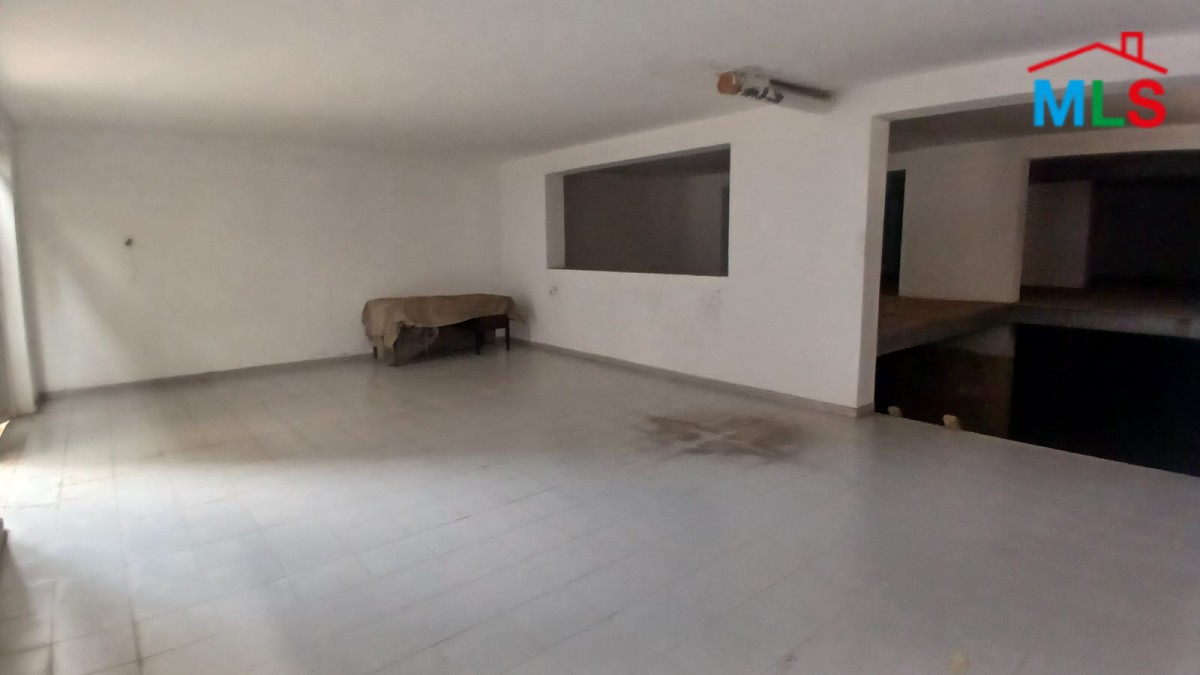 Shop & Warehouse For Sale in Dekweneh
