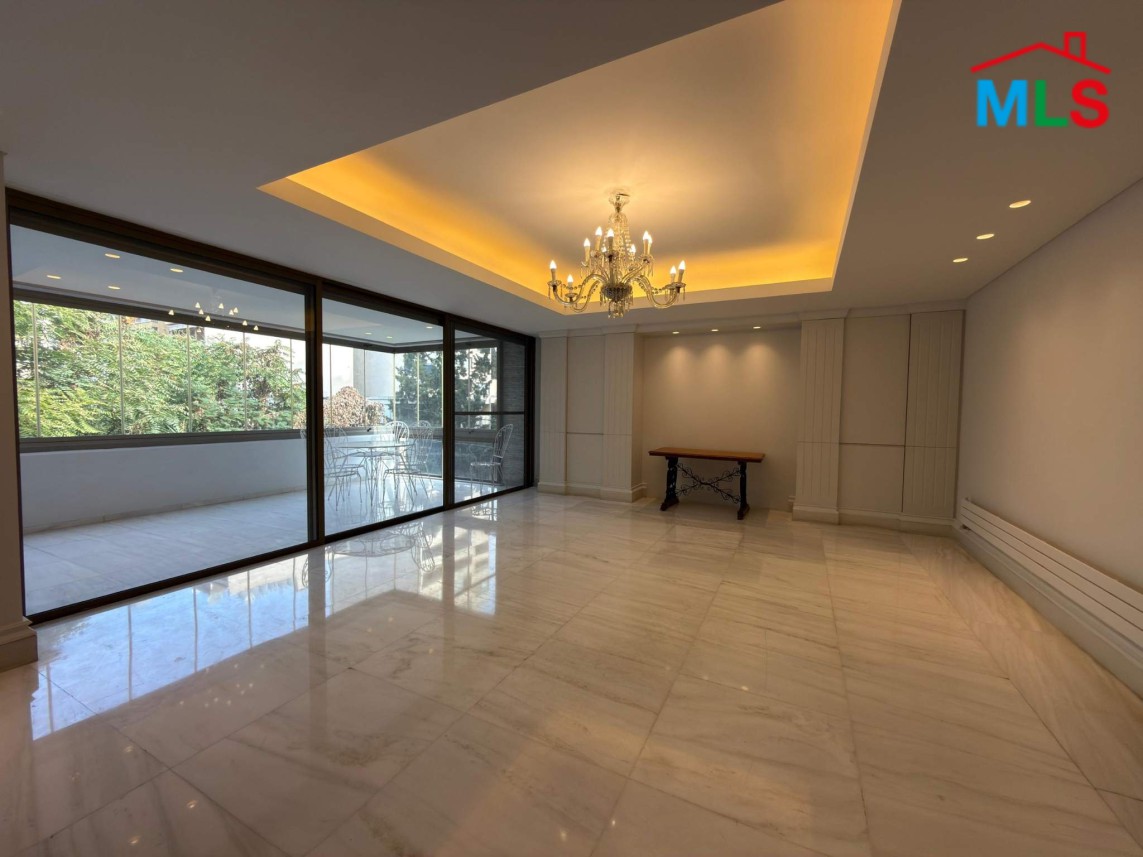 Elegant 4-Bedroom Apartment For Sale in Select area of Achrafieh, Carré D'or