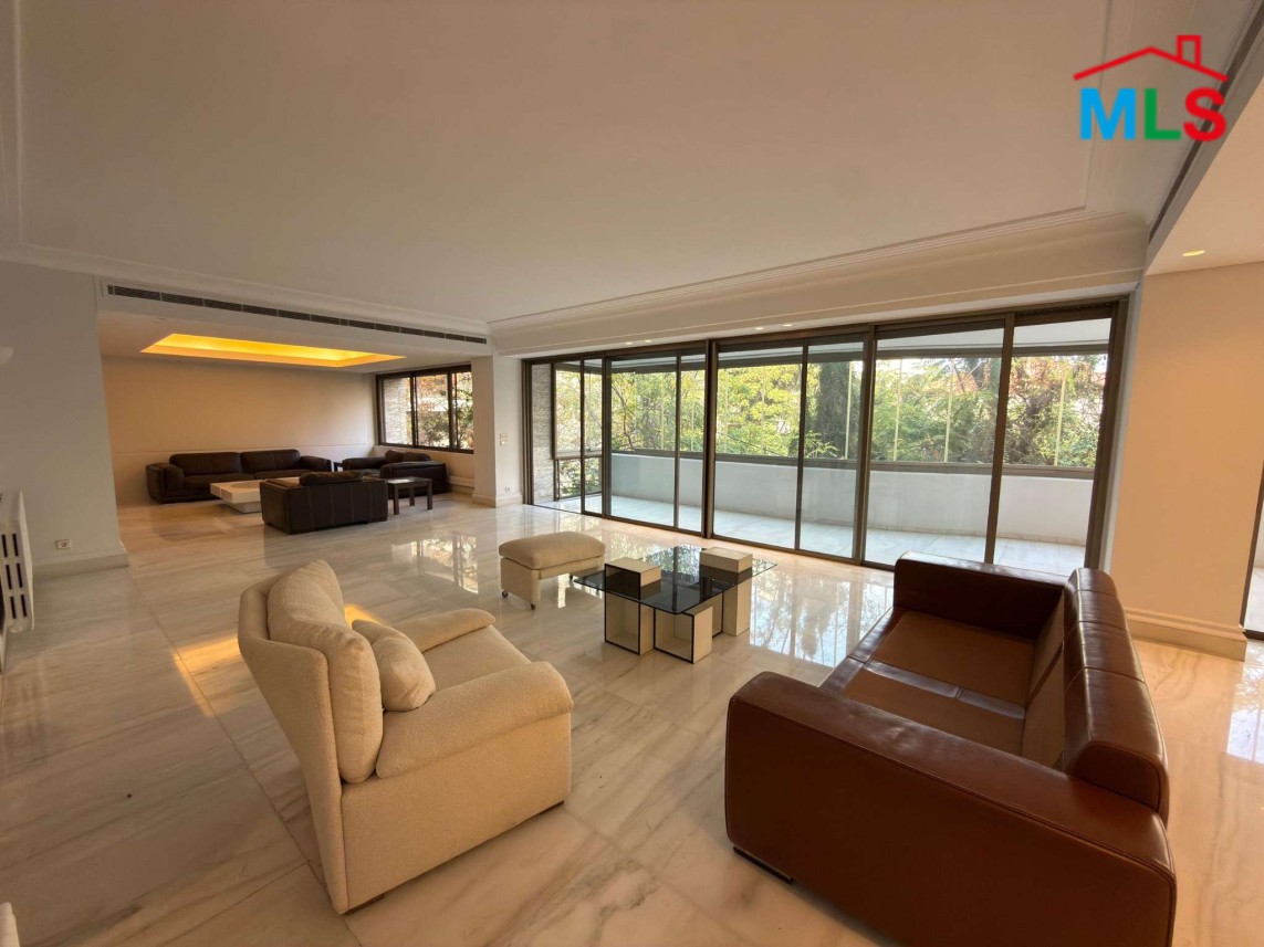 Elegant 4-Bedroom Apartment For Sale in Select area of Achrafieh, Carré D'or