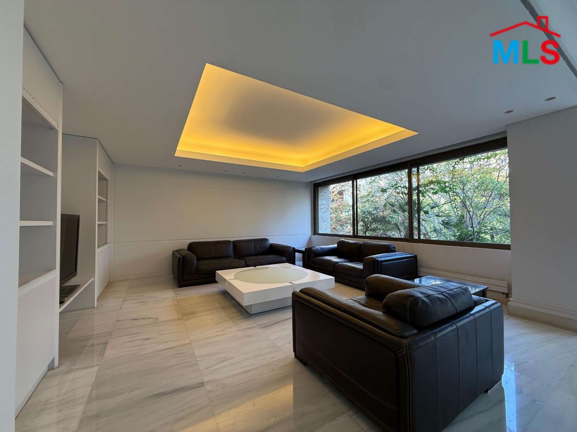 Elegant 4-Bedroom Apartment For Sale in Select area of Achrafieh, Carré D'or