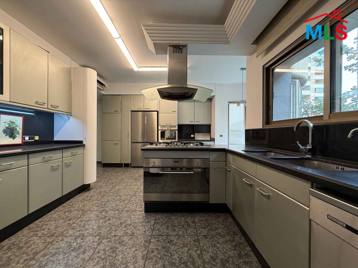 Elegant 4-Bedroom Apartment For Sale in Select area of Achrafieh, Carré D'or