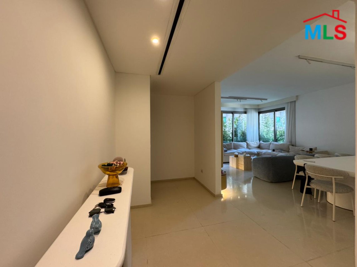 Fully Decorated Apartment For Sale in Ain Mreisseh