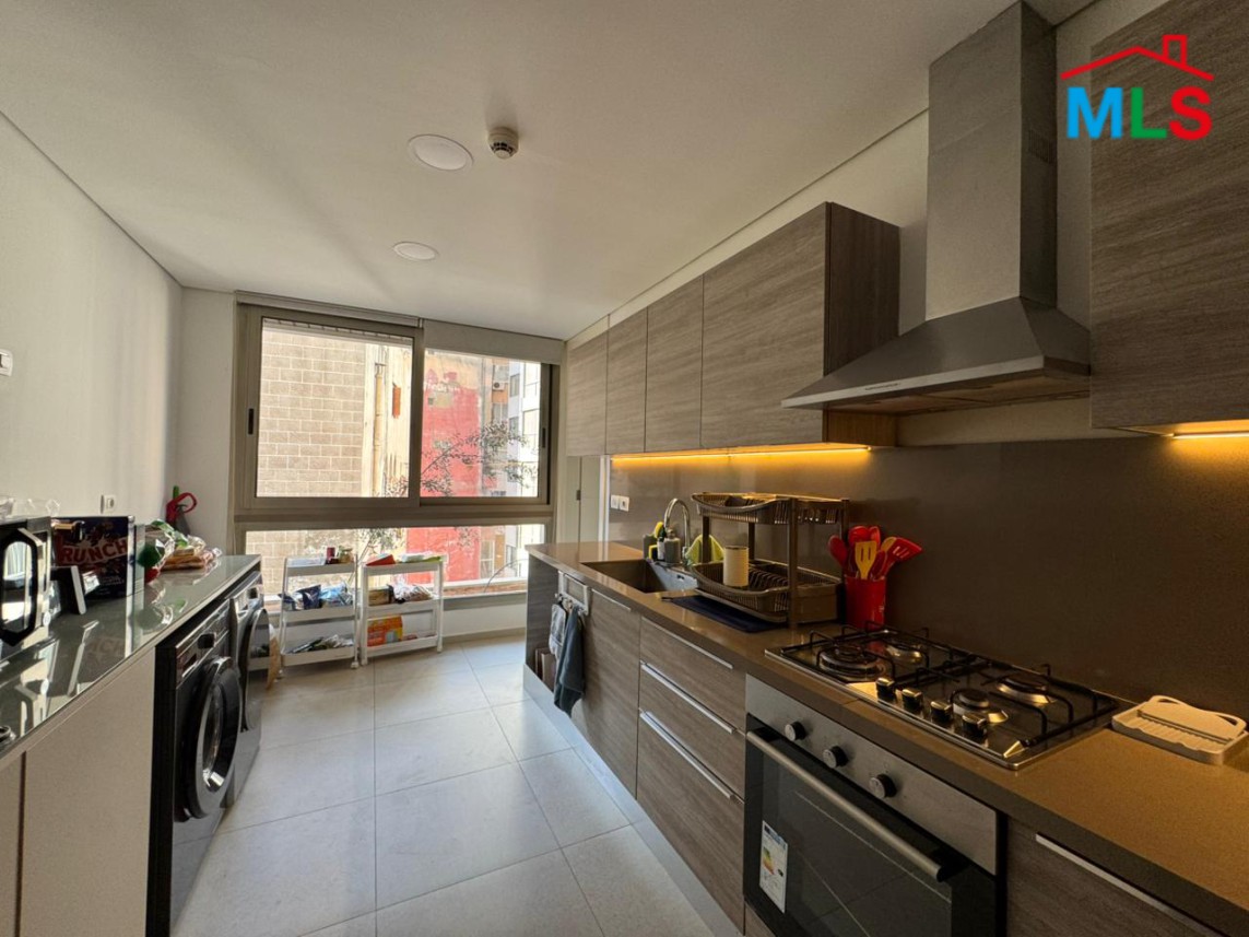 Fully Decorated Apartment For Sale in Ain Mreisseh