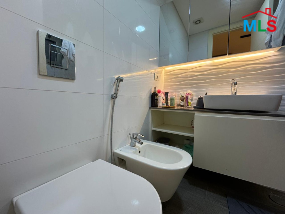 Fully Decorated Apartment For Sale in Ain Mreisseh