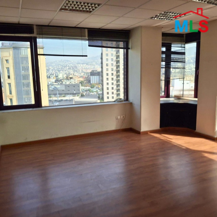 130 SQM Office For Sale in a Commercial Center in Dekweneh