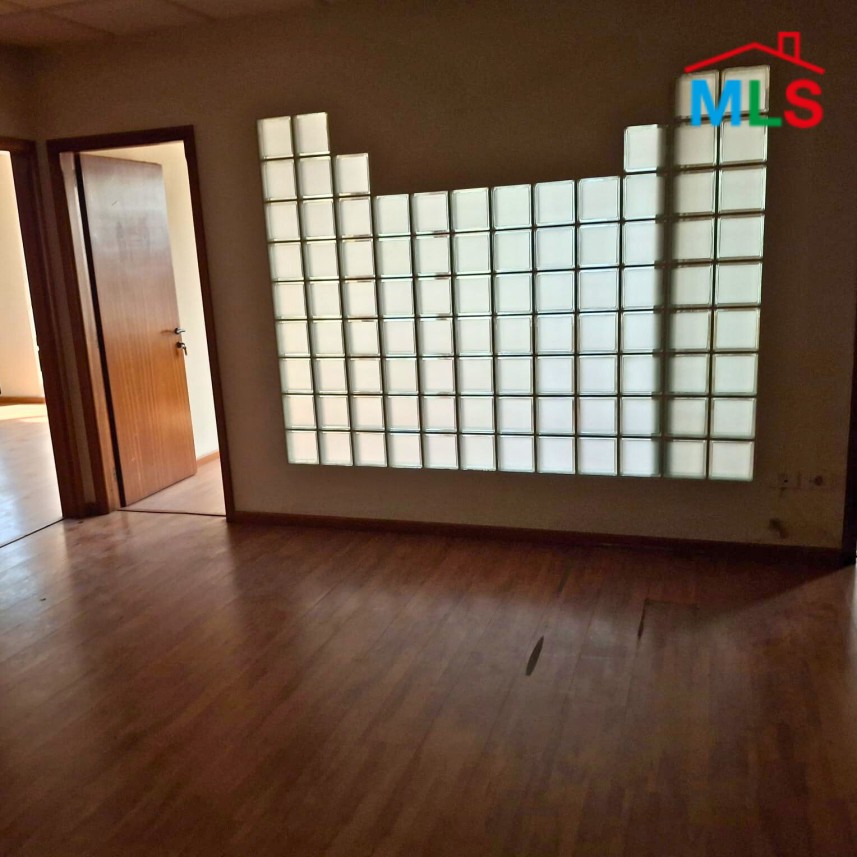 130 SQM Office For Sale in a Commercial Center in Dekweneh