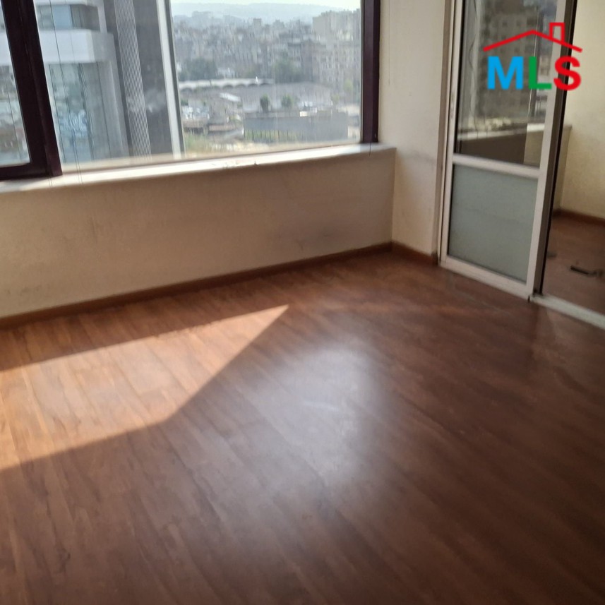 130 SQM Office For Sale in a Commercial Center in Dekweneh
