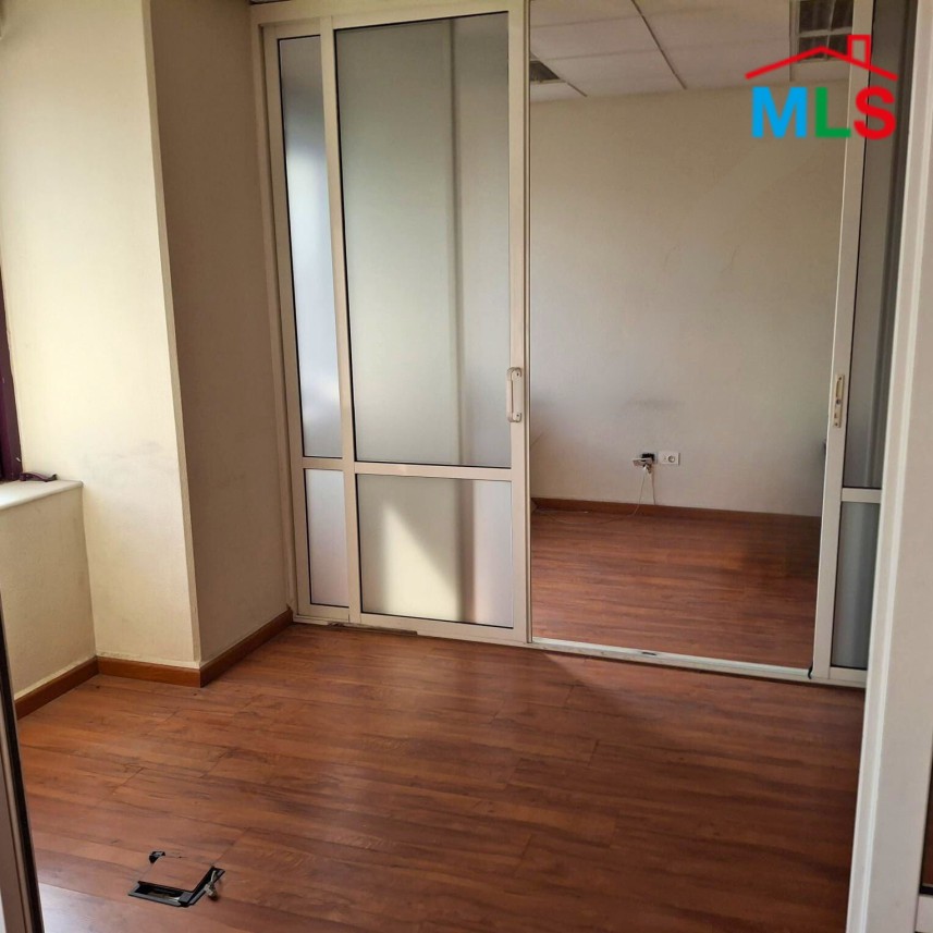 130 SQM Office For Sale in a Commercial Center in Dekweneh
