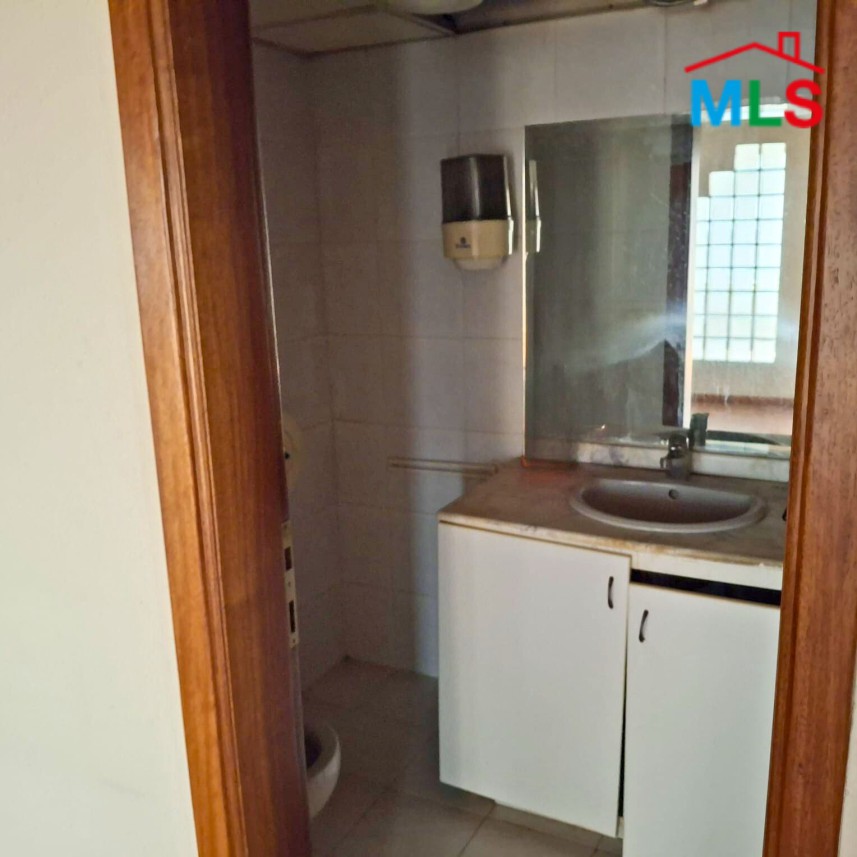 130 SQM Office For Sale in a Commercial Center in Dekweneh