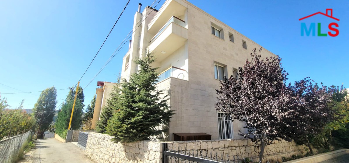 High-End Decorated Villa For Sale in Hrajel