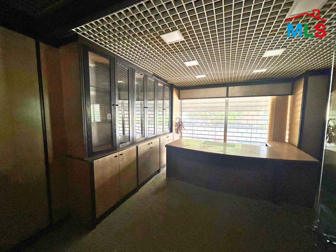 367 SQM Office For Sale in Badaro