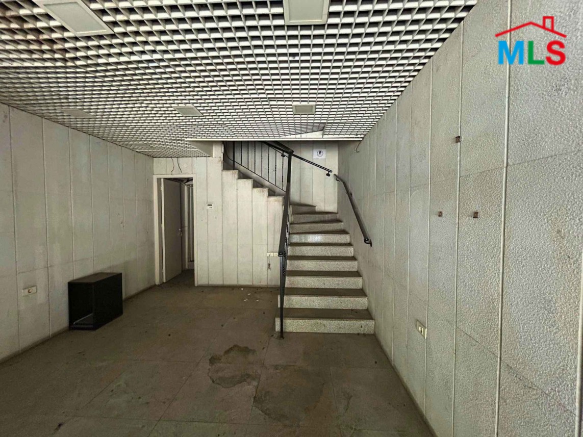 367 SQM Office For Sale in Badaro