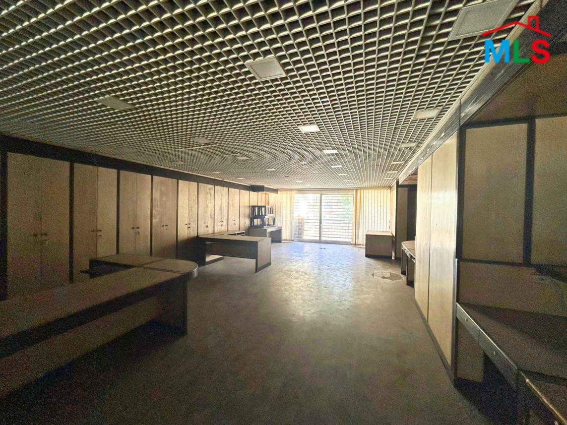 367 SQM Office For Sale in Badaro
