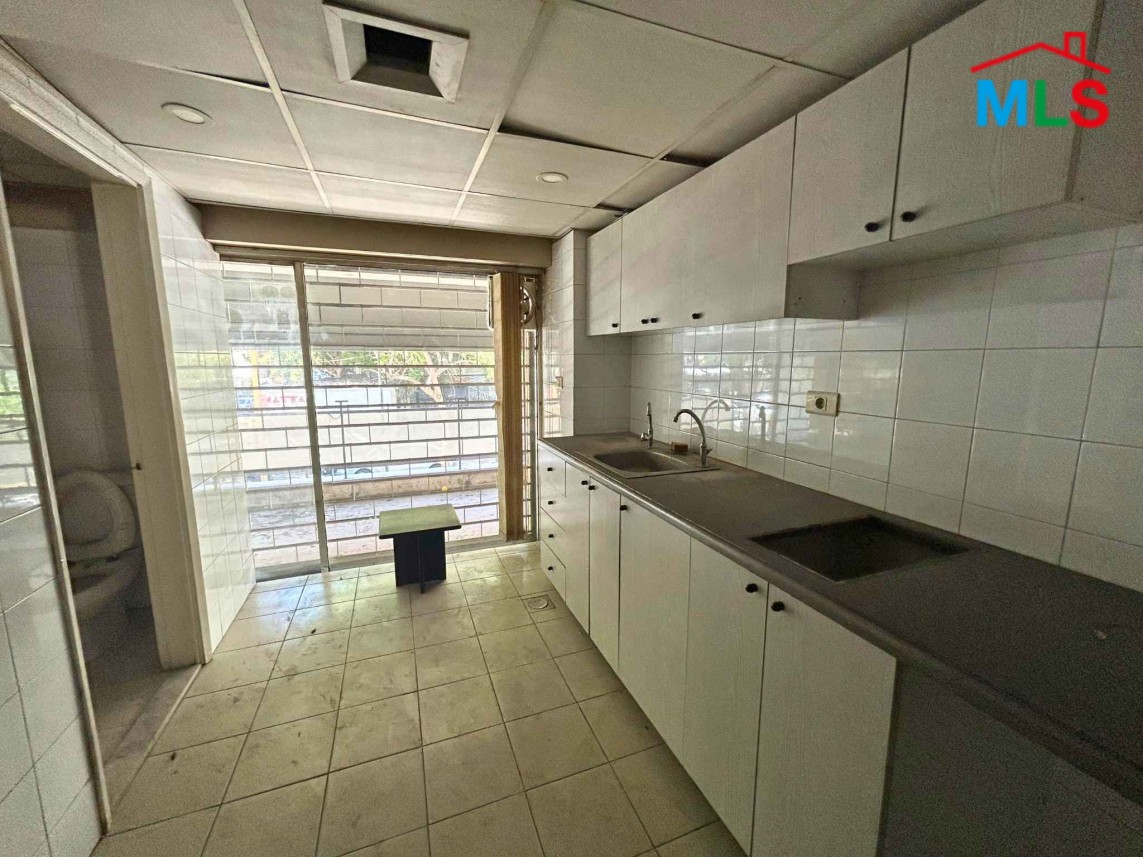 367 SQM Office For Sale in Badaro