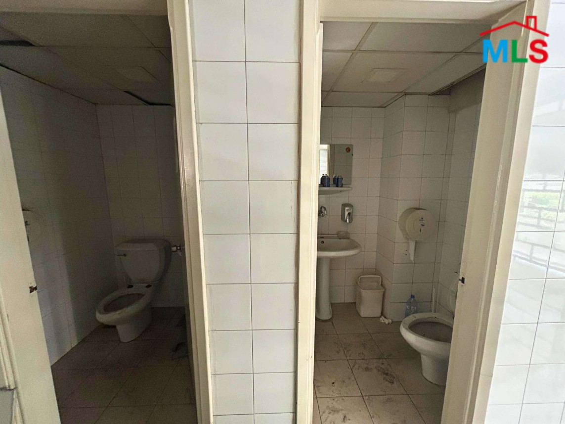 367 SQM Office For Sale in Badaro