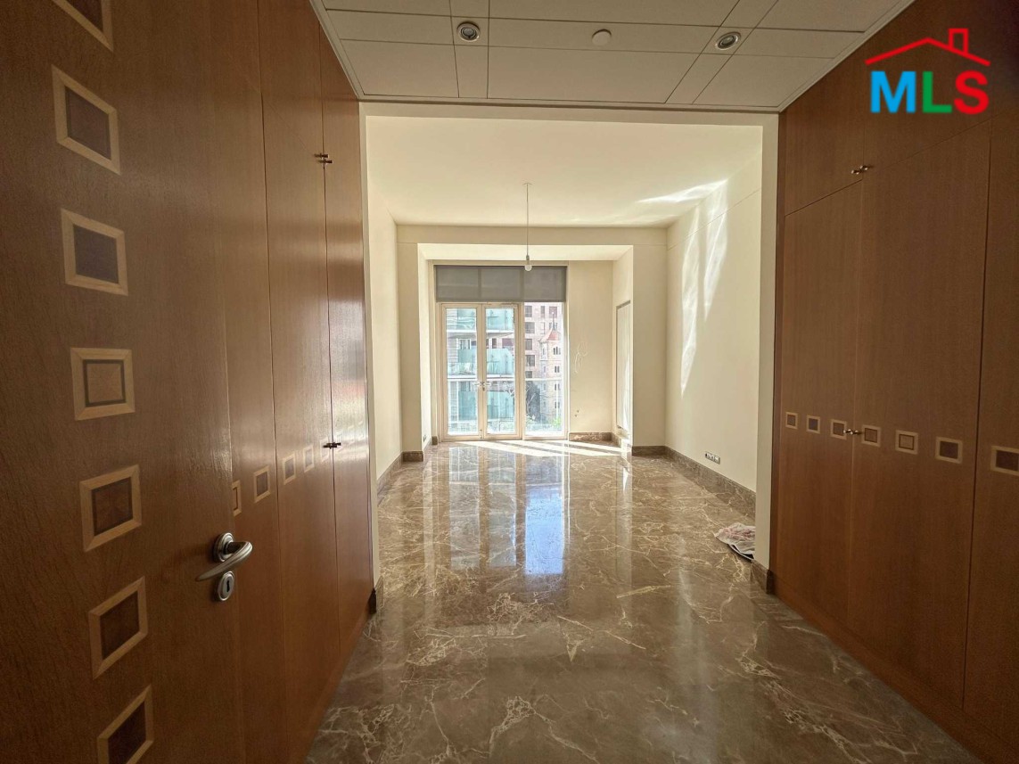 High-End! Luxurious Apartment with Panoramic Sea View For Sale in Down Town