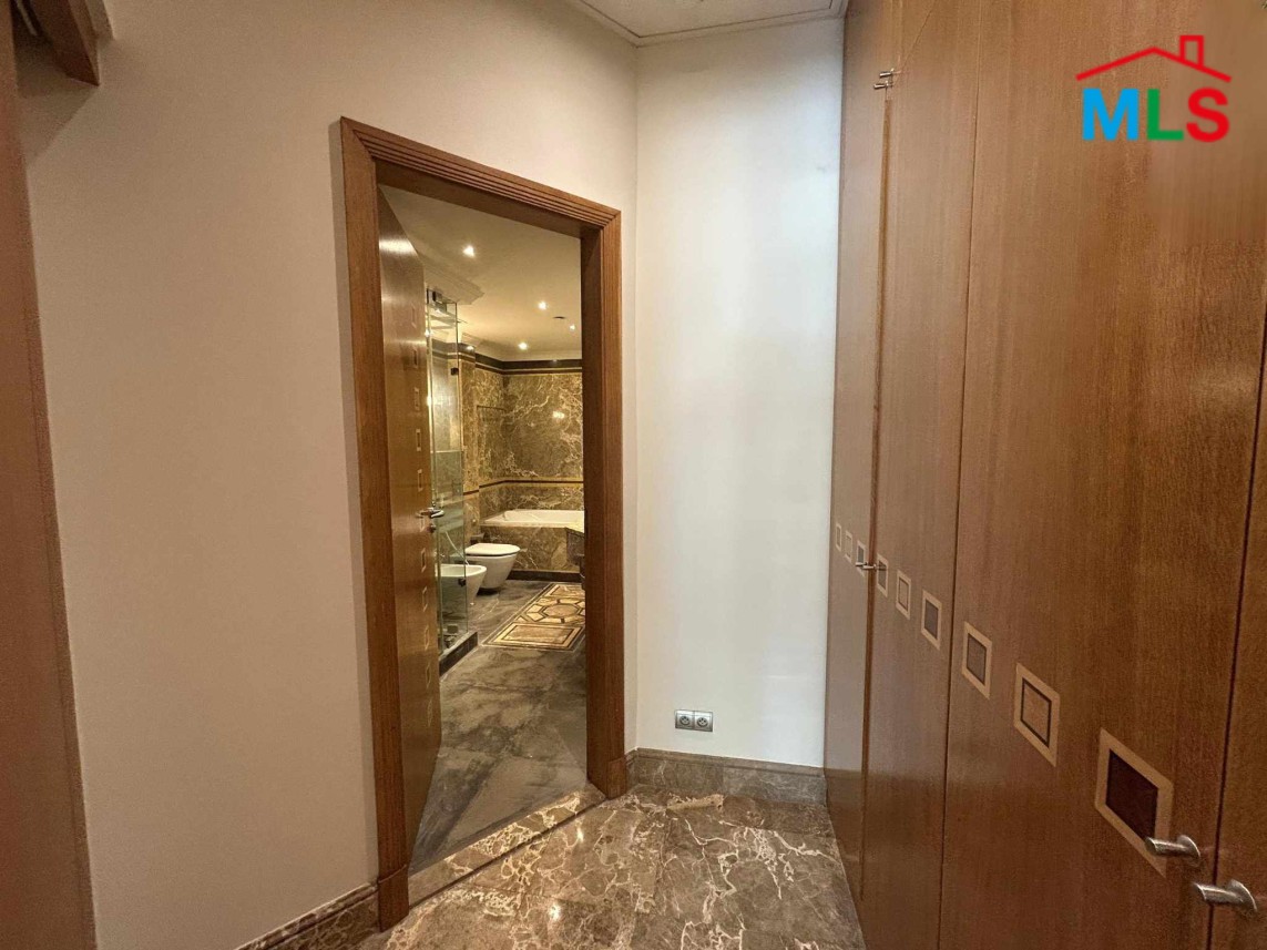 High-End! Luxurious Apartment with Panoramic Sea View For Sale in Down Town