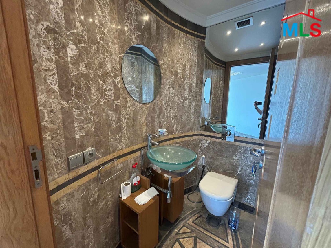 High-End! Luxurious Apartment with Panoramic Sea View For Sale in Down Town