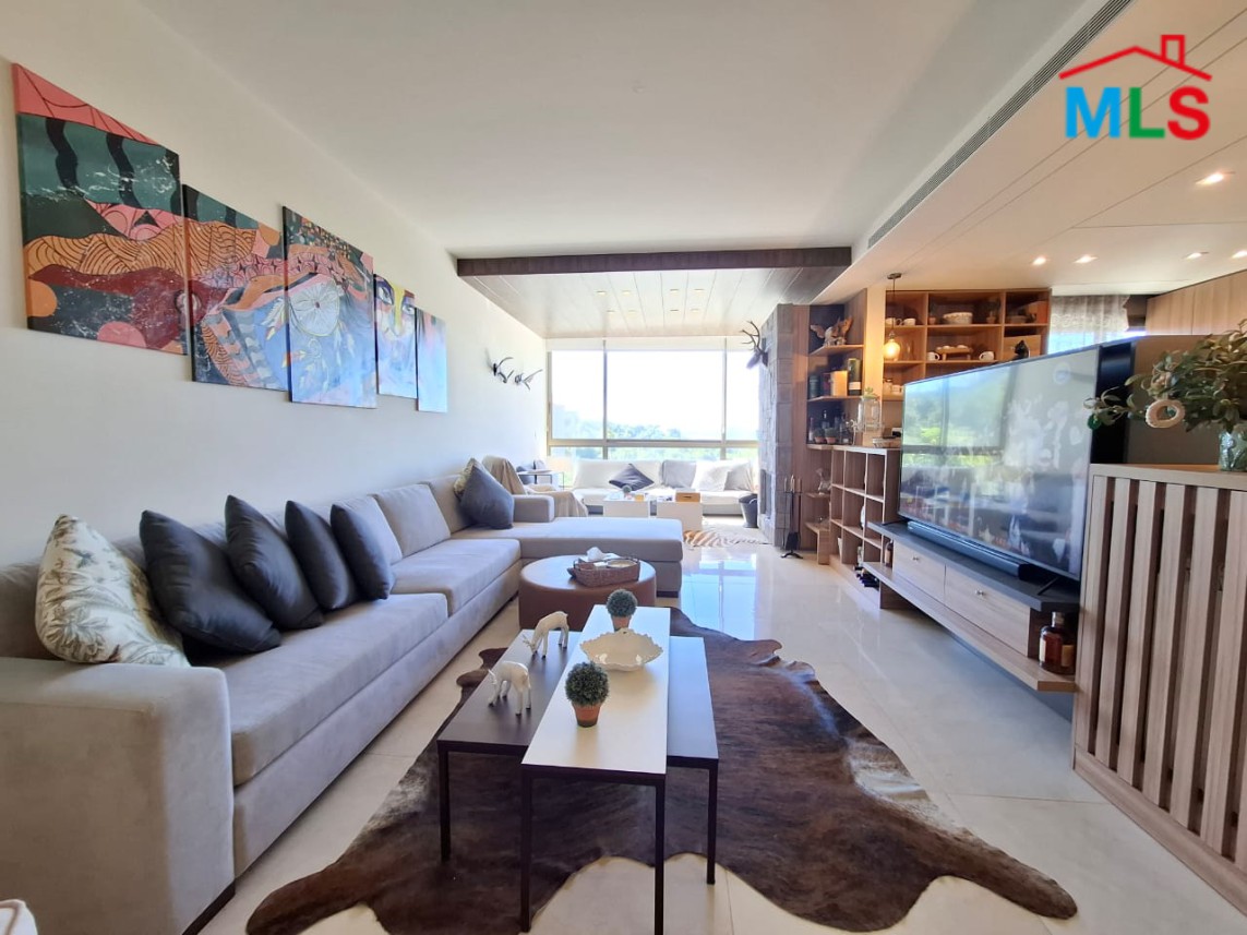 Luxurious Modern Fully Furnished Apartment For Sale in Rayfoun