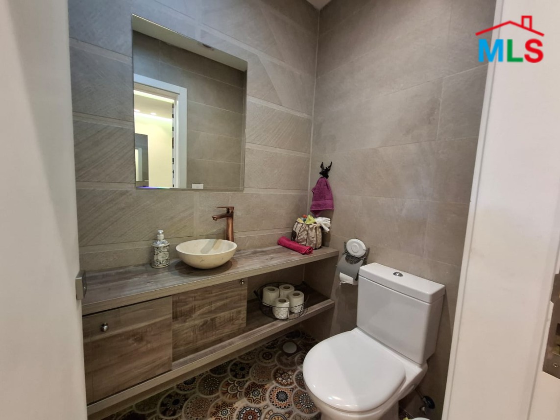 Luxurious Modern Fully Furnished Apartment For Sale in Rayfoun