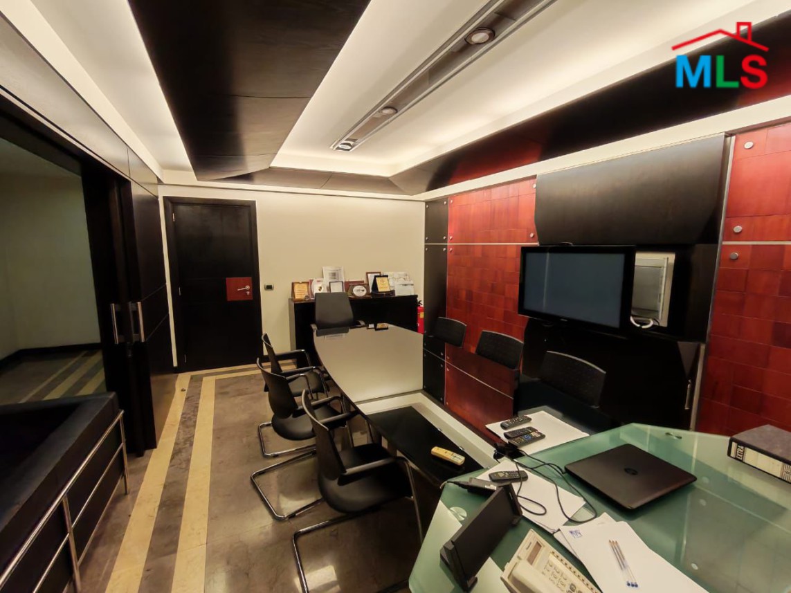 Spacious Office For Sale In Prime Location in Achrafieh, Sassine