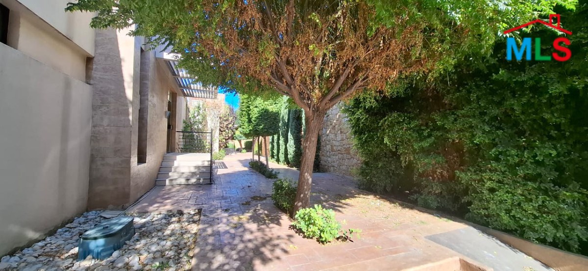 Apartment in Gated Community with Terrace & Garden For Sale in Ain Alak