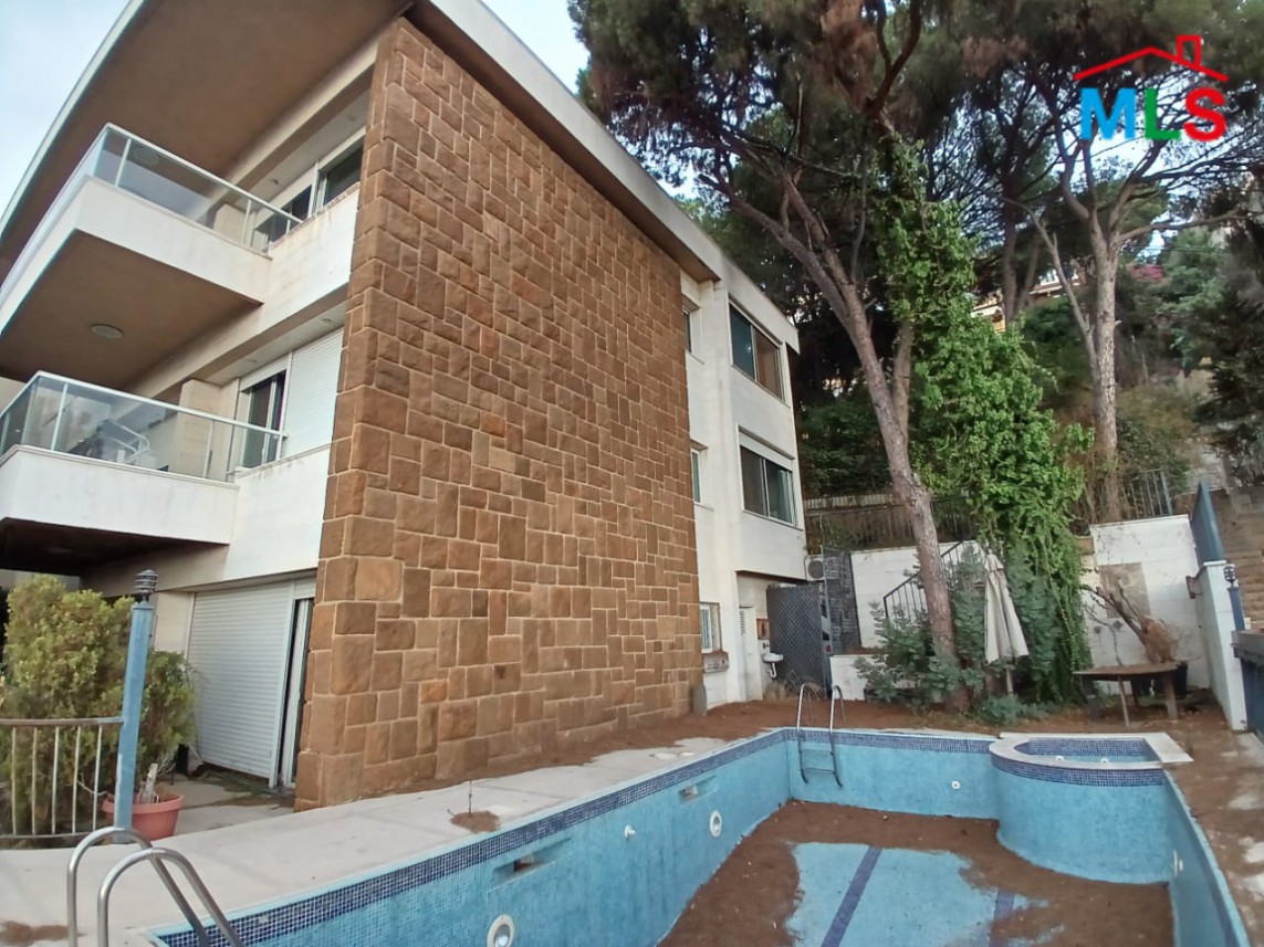 EXCLUSIVE! Charming Villa With Pool & Garden For Sale in Rabieh