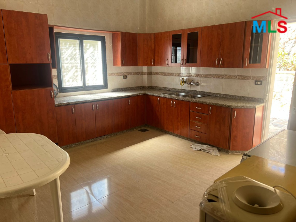 An Individual Building For Sale in Chanay, Bhamdoun