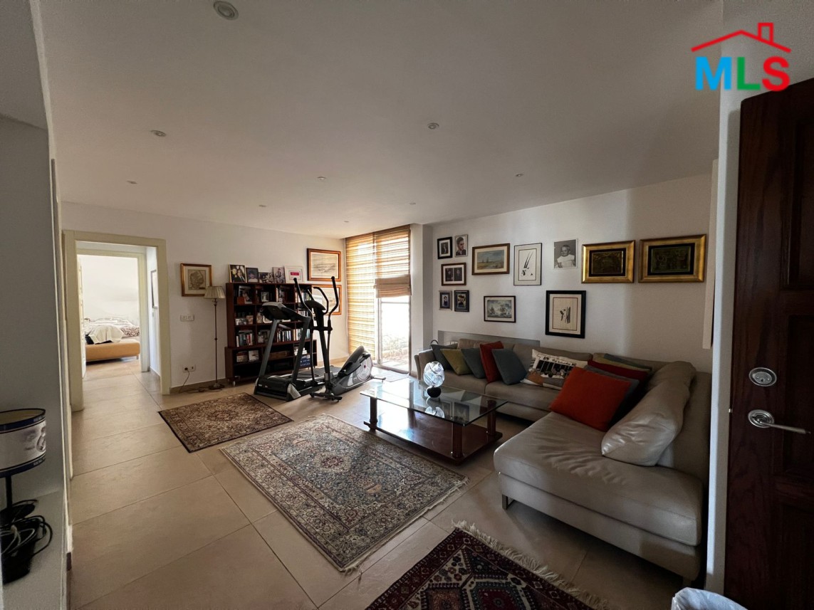 Luxurious Duplex with Terrace & Panoramic View For Sale in Yarzeh