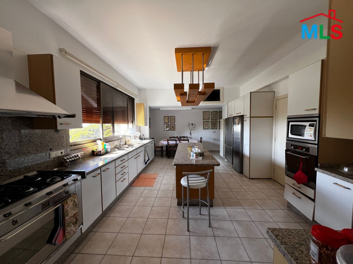 Luxurious Duplex with Terrace & Panoramic View For Sale in Yarzeh