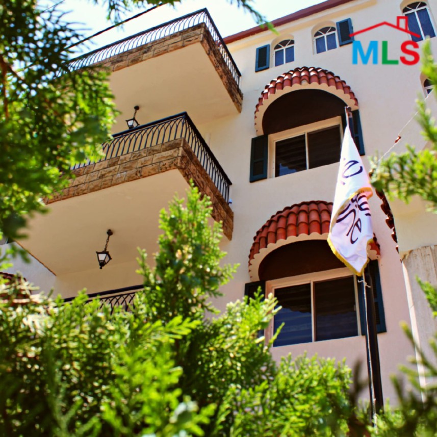 1,000 SQM Hotel For Sale in Ainab, Aley