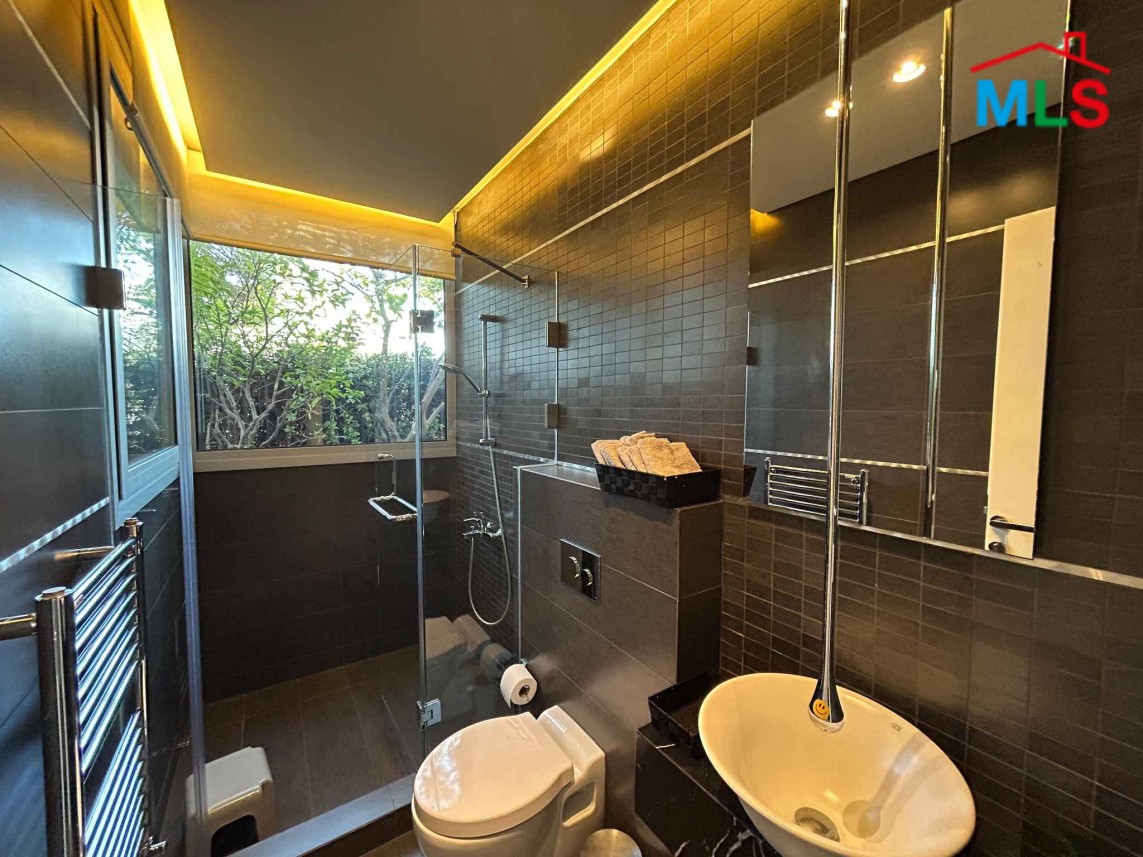 Penthouse with Terraces and Mountain City View For Sale in Achrafieh, Rizk